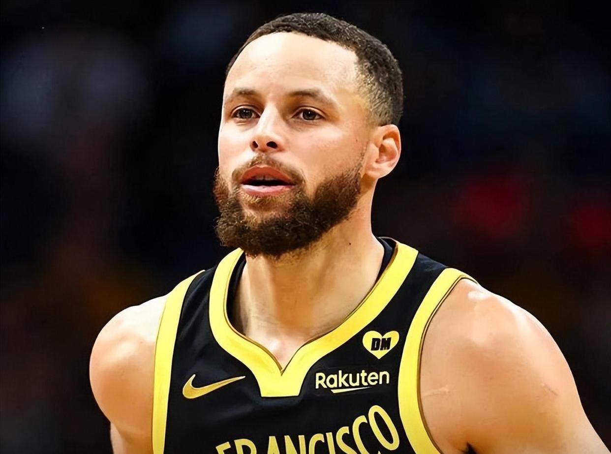 库里连续11场30+ 库里连续11场30+