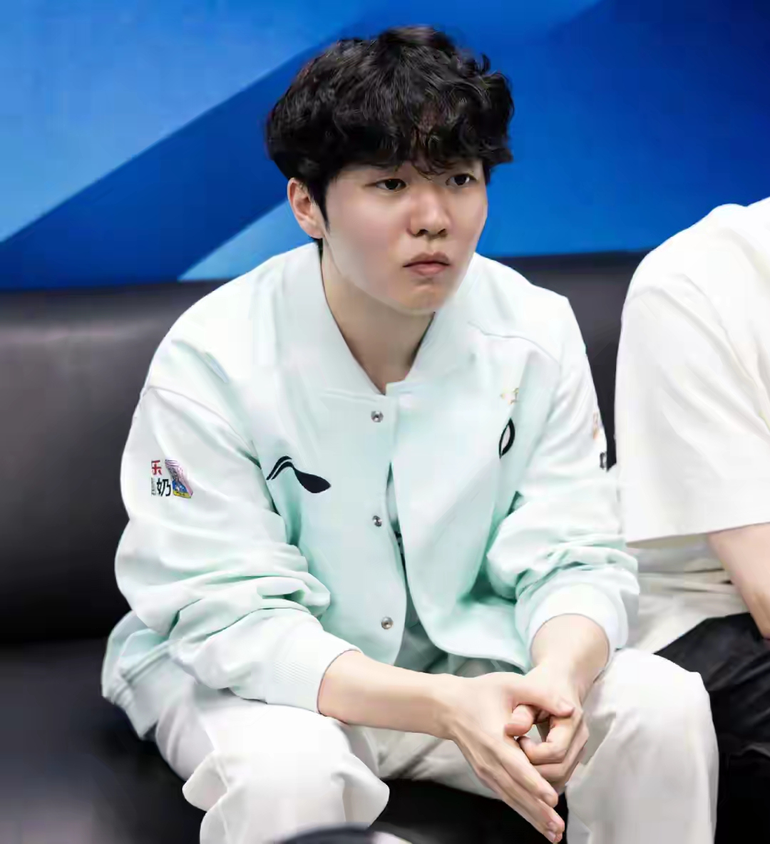 包含Rookie在TES比赛中高光表现，高光表现引发热议！的词条